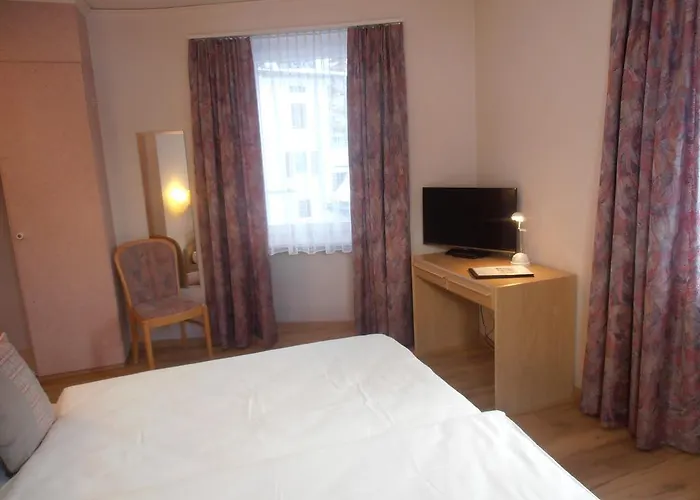 Restaurant Escher 宾馆 洛伊克巴德