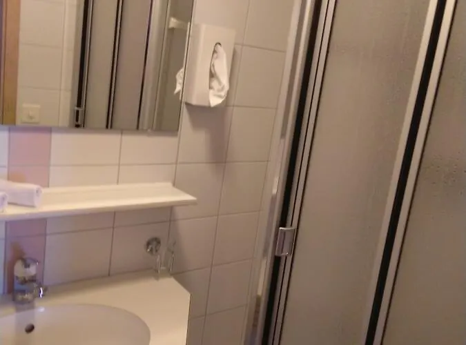 Restaurant Escher 宾馆 洛伊克巴德